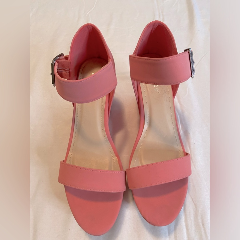 Bamboo Pink wedge sandals Sz 8.5
